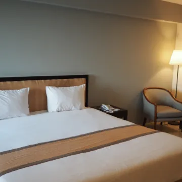 Phromsuk Hotel Ayutthaya Отели рядом с достопримечательностью «Железнодорожная станция Аютхаи»
