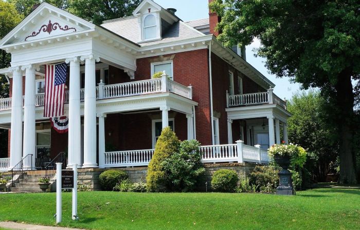 South Broadway Manor B&B - Near Fallingwater, Ohiopyle State Park, Hiking & Biking Trails Gap