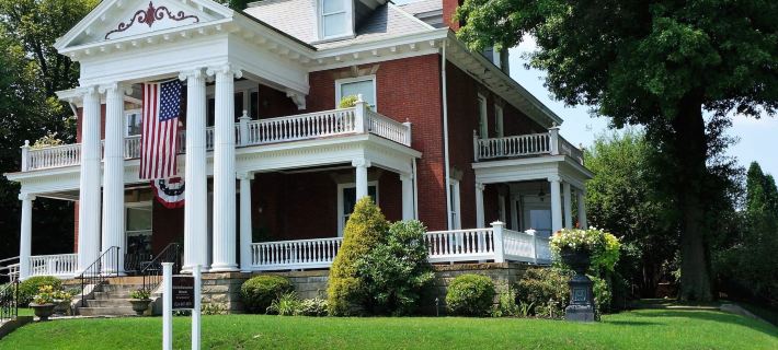 South Broadway Manor B&B - Near Fallingwater, Ohiopyle State Park, Hiking & Biking Trails Gap Hoteles en Condado de Westmoreland