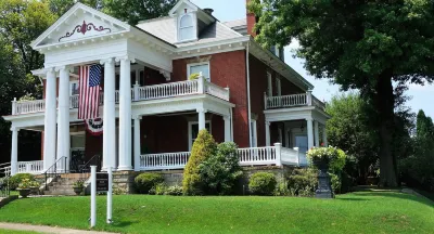 South Broadway Manor B&B - Near Fallingwater, Ohiopyle State Park, Hiking & Biking Trails Gap 코널스빌 호텔