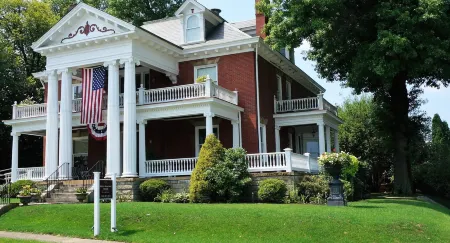 South Broadway Manor B&B - Near Fallingwater, Ohiopyle State Park, Hiking & Biking Trails Gap