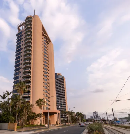 Oaks Gold Coast Hotel Отели рядом с достопримечательностью «The Wax Museum»