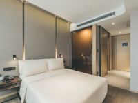 瑞曼达酒店(上海虹桥枢纽店) - 高级大床房