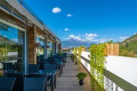 Lijiang ancient city Zangyuan snow mountain view hotel (big water wheel shop)