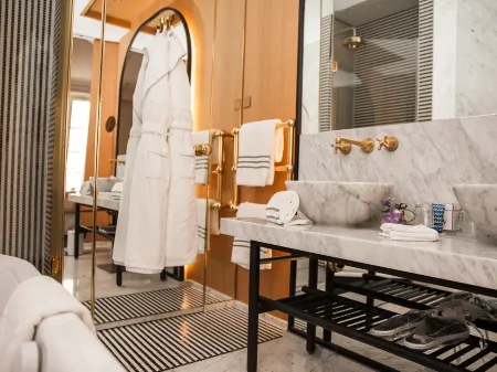 Hôtel Vernet Champs Elysées Paris Отели рядом с достопримечательностью «Парк дэ Пранс»