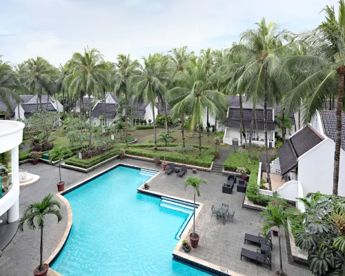 Aryaduta Lippo Village Hotels near Benton Junction