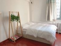 青岛草莓公寓 - 阳光大床房