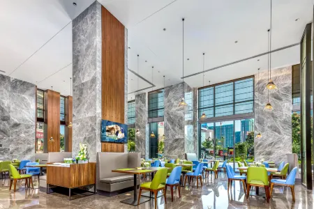 Hampton by Hilton Guiyang Convention Center（AYDC） Отели рядом с достопримечательностью «Guizhou Polytechnic College of Communications North Campus Books Information Building»