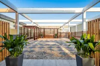 Mehood Lestie Hotel (Shanghai Zhuanqiao Wanda) Hotels near Watsons (Meilong New Metropolis Branch)