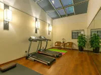 Fairyland Premium Hotel (Kunming Tuodong Sports Center Tangzixiang Metro Station) Hotels near كونمينغ هال