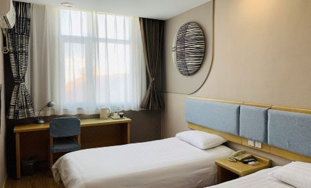 Home Inn Neo (Qingdao Taidong Pedestrian Street Lijin Road Subway Station) - Housity