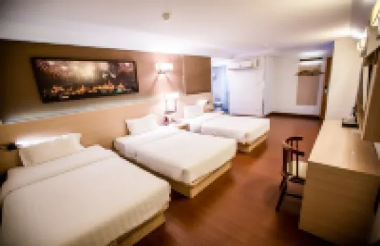 Chiang Roi 7 Days Inn Hotels near Wat Rajamontean