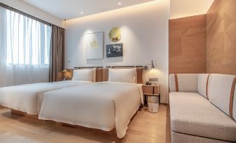 The modern bedroom features double beds with a large white bedspread on the side table at Atour Hotel (Shenzhen Nanshan Vanke Yuncheng)