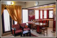 Hasht Behesht Isfahan Hotels near Si O Se Pol Bridge