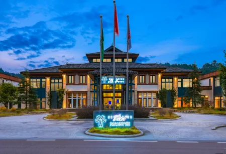 Libo Xiaoqikong Kew Green Hotel Отели рядом с достопримечательностью «Laya Waterfall»