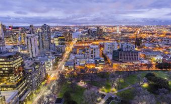 Oaks Melbourne on William Suites