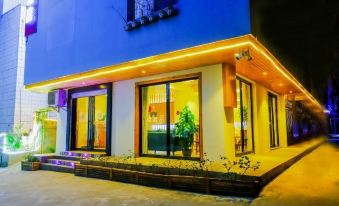 Beihai Zhusile Zhuyu Hotel (Qiaogang Fengqing Street)