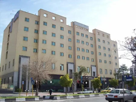 Persepolis International Hotel Shiraz Отели рядом с достопримечательностью «Крепость Керим-хан»