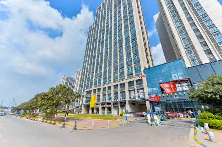 Forest Code Theme Mansion (Guangzhou South Railway Station Hanxi Changlong Metro Station)