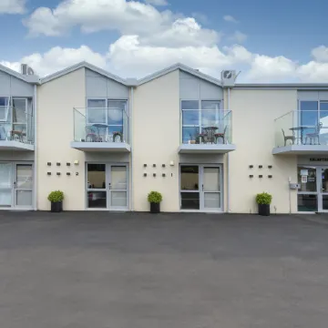 V Motel Отели рядом с достопримечательностью «Папани»