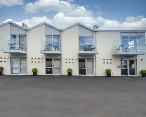 V Motel Hotels near Groynes