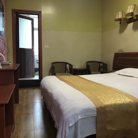 Luoshan Jingyuan Express Hotel