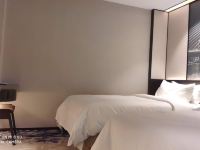 广州白云城市酒店 - 豪华主题双床房