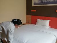7天优品酒店(洛阳牡丹公园上海市场店) - 优品大床房