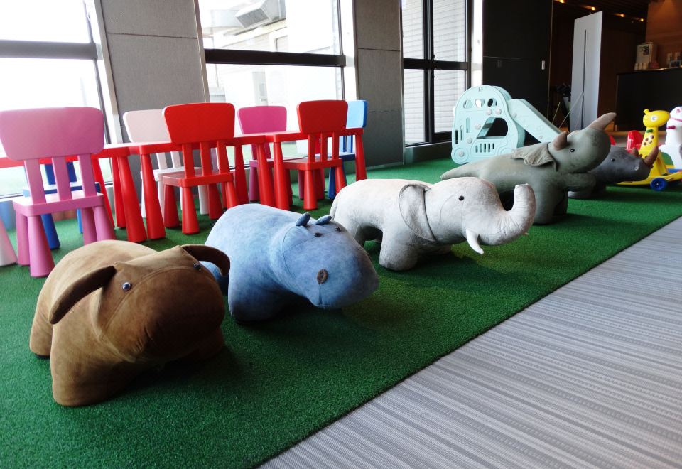 1. 골든 레이크 호..