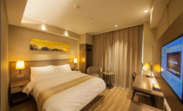 Ease Hotel (Harbin Central Street)