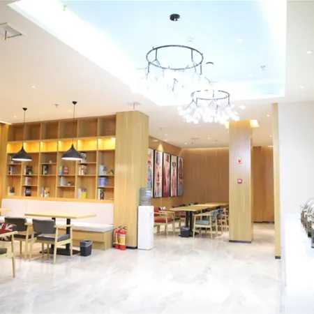 Kee Royal Hotel (Dengzhou Hua Chau Academy Store)