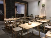 Jiali Hotel Select (Chengdu Chunxi Road Taikoo Li) Hotels near IFS