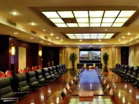 Orient International Hotel - parking