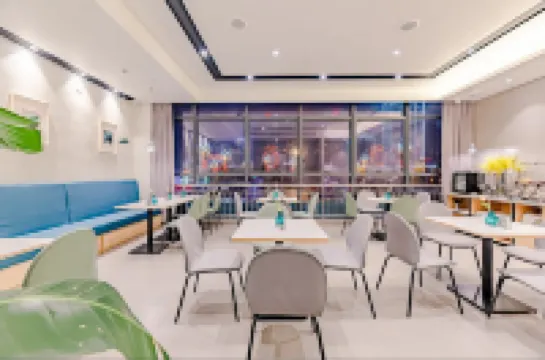 Homeinn Selected Hotel (Ya'an High-speed Railway Station)