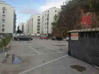 Vienna Hotel (She County Huizhou Old Town) - parking