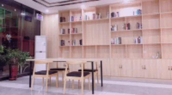 Junyi Hotel (Mengzhou Bus Station)