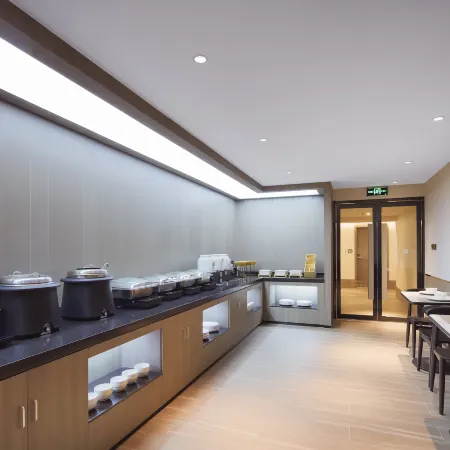 HanTing Hotel (Zhenjiang Suning Plaza Yong'an Road)