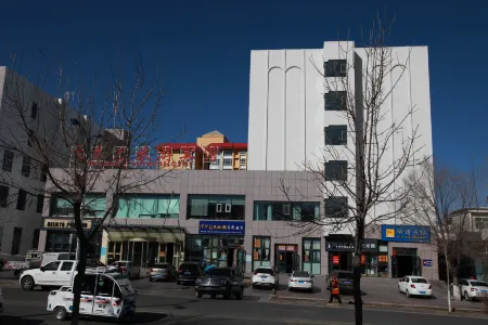 Jmunai Tourist Hotel Отели рядом с достопримечательностью «Правительство графства Цзимулу»