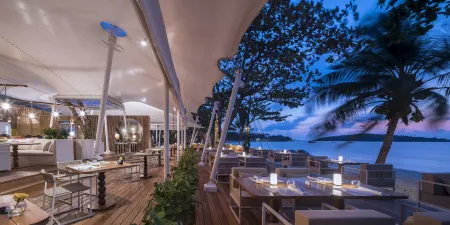 SALA Samui Chaweng Beach Resort Отели рядом с достопримечательностью «Guan-Yu Koh Samui Shrine»