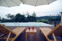 Nanjing Yuequnqing·Thai style Tangquan Holiday Homestay - Infinity Pools