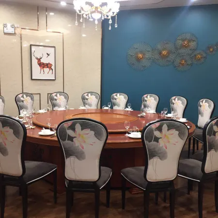 Crowne International Business Hotel