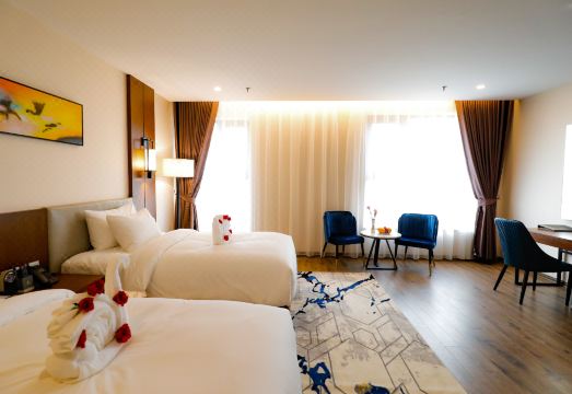 그랜드 피닉스 호텔의 웅장한 외관 또는 수영장