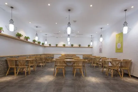 Ningling Jincheng Hotel Отели рядом с достопримечательностью «Автобусная станция Нин-Чу»