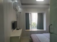 浪漫公寓(武汉纺织大学店) - 雅致舒适大床房