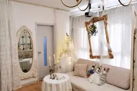 Qimu Audio and Video Host Apartment