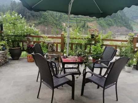 Xuanhan Riverside Xiaozhu Inn Отели рядом с достопримечательностью «Bashan Grand Canyon Luopan Peak»