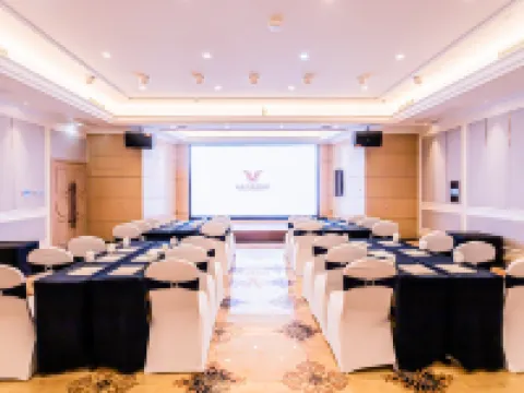 Vienna International Hotel Hotels in Longlin