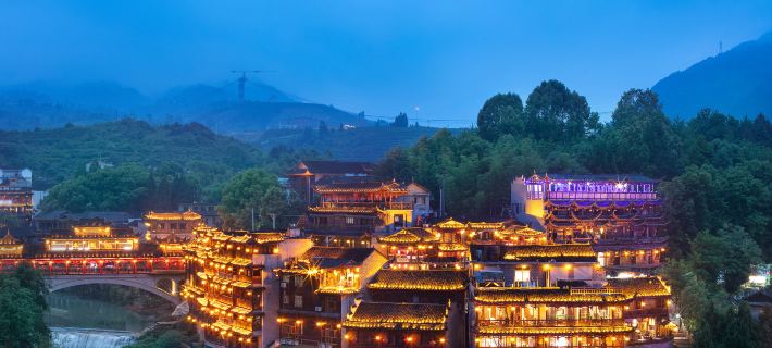 Floral Hotel Furong Town Galaxy Heights Hotel(Wangcun Waterfall Store) Hotel di Yongshun