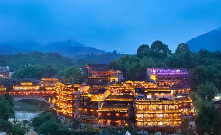 Floral Hotel Furong Town Yinhe Manor(Wangcun Waterfall Store)