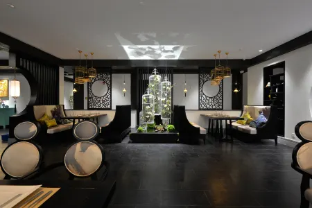 Moonlight Courtyard Hotel (Kunming Nanping Street and Near the train station) Отели рядом с достопримечательностью «Junfa Xiliangtang Wetland Park»